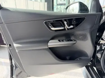 MERCEDES-BENZ GLC 200 4Matic AMG Premium Pano AHK KeylessGO
