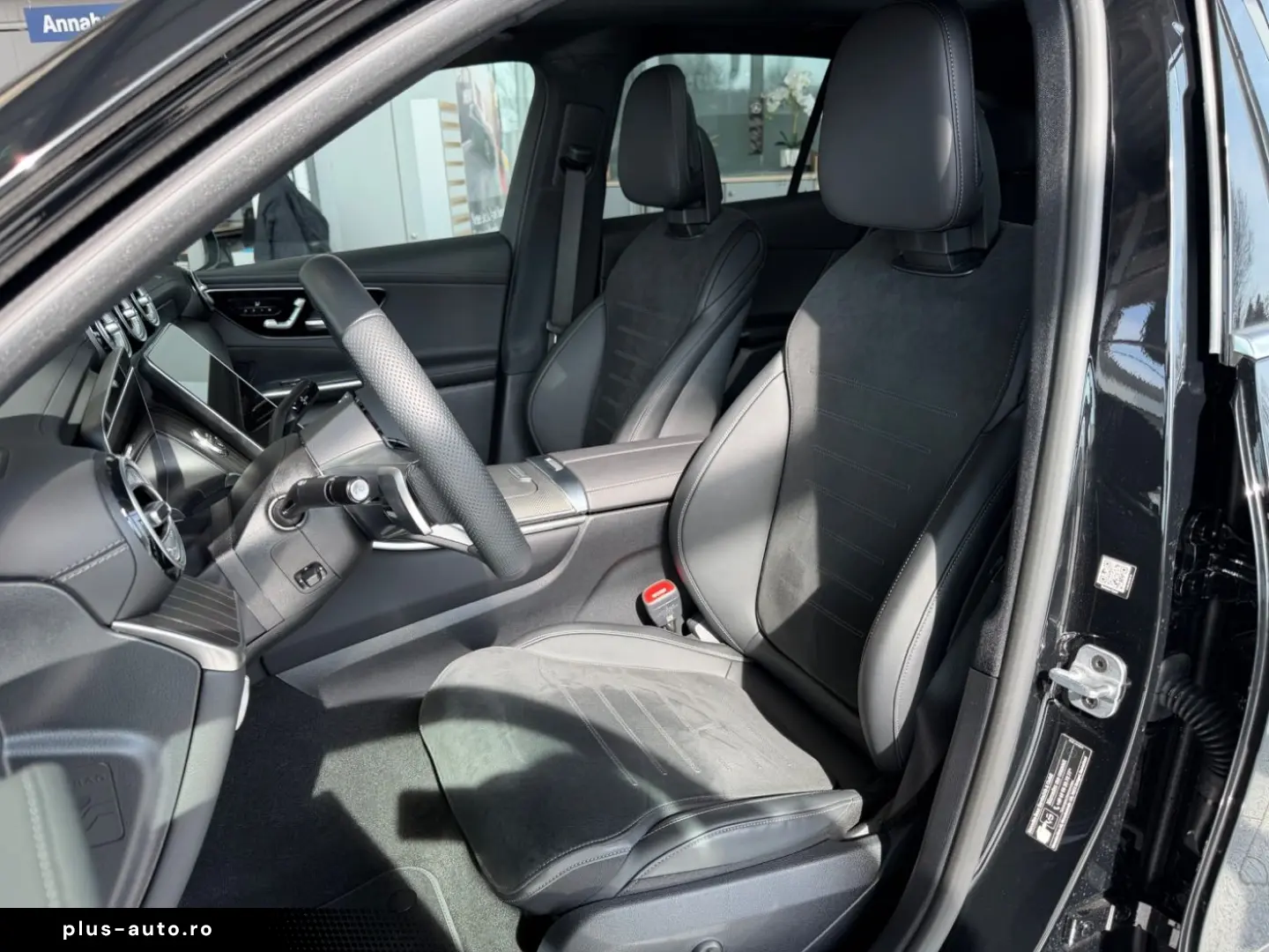 MERCEDES-BENZ GLC 200 4Matic AMG Premium Pano AHK KeylessGO