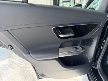 MERCEDES-BENZ GLC 200 4Matic AMG Premium Pano AHK KeylessGO