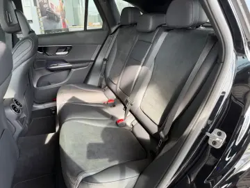 MERCEDES-BENZ GLC 200 4Matic AMG Premium Pano AHK KeylessGO