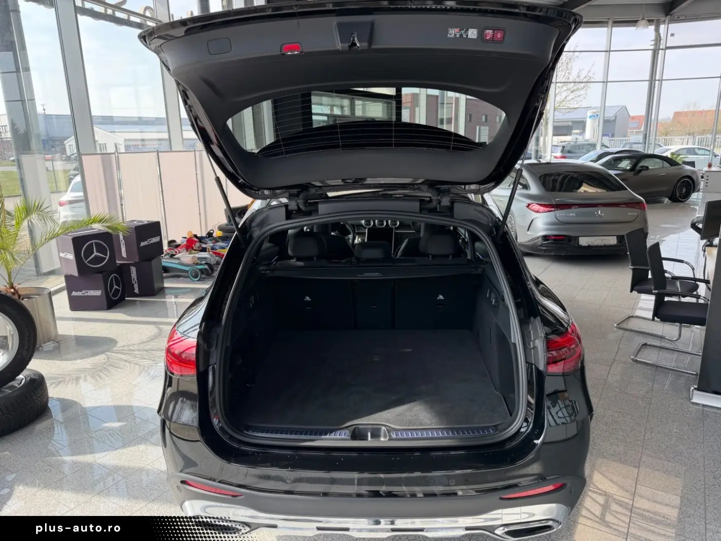 MERCEDES-BENZ GLC 200 4Matic AMG Premium Pano AHK KeylessGO