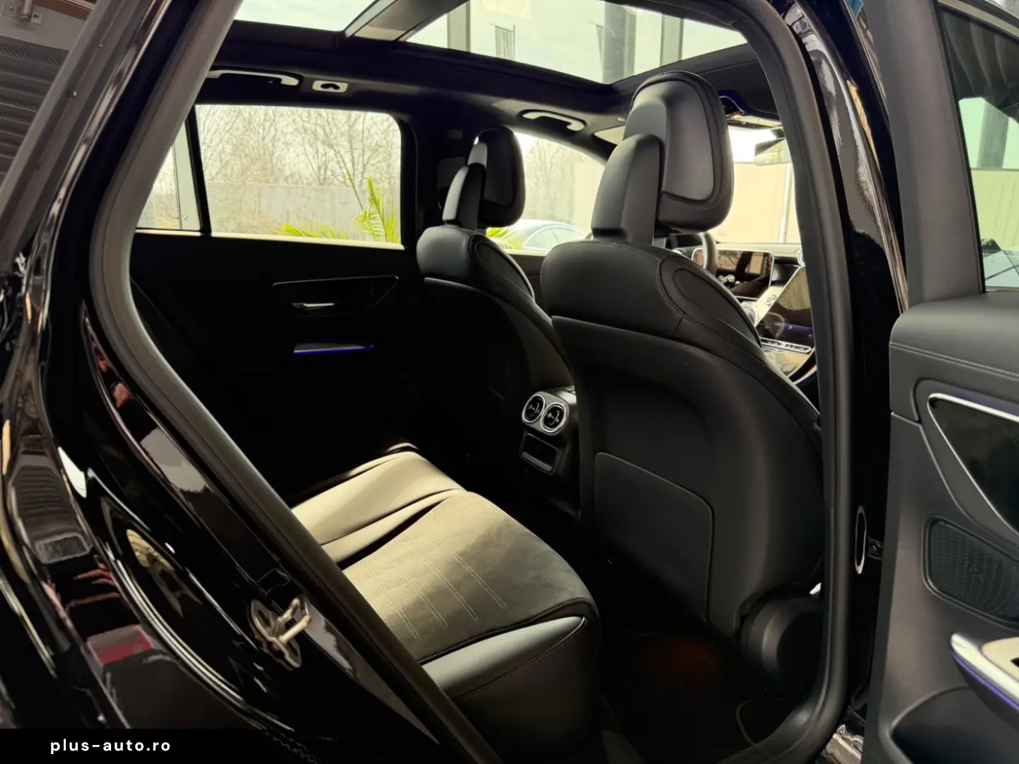 MERCEDES-BENZ GLC 200 4Matic AMG Premium Pano AHK KeylessGO