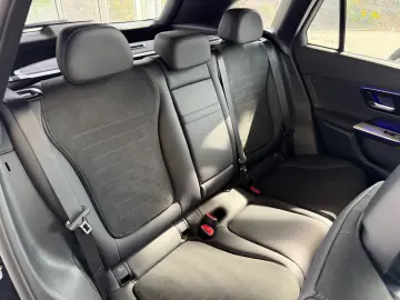MERCEDES-BENZ GLC 200 4Matic AMG Premium Pano AHK KeylessGO