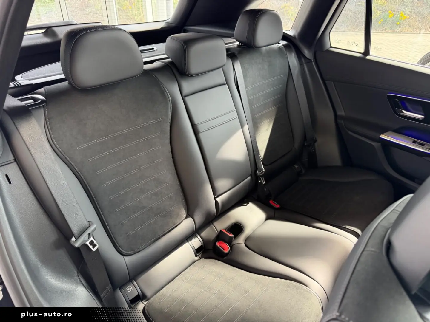 MERCEDES-BENZ GLC 200 4Matic AMG Premium Pano AHK KeylessGO