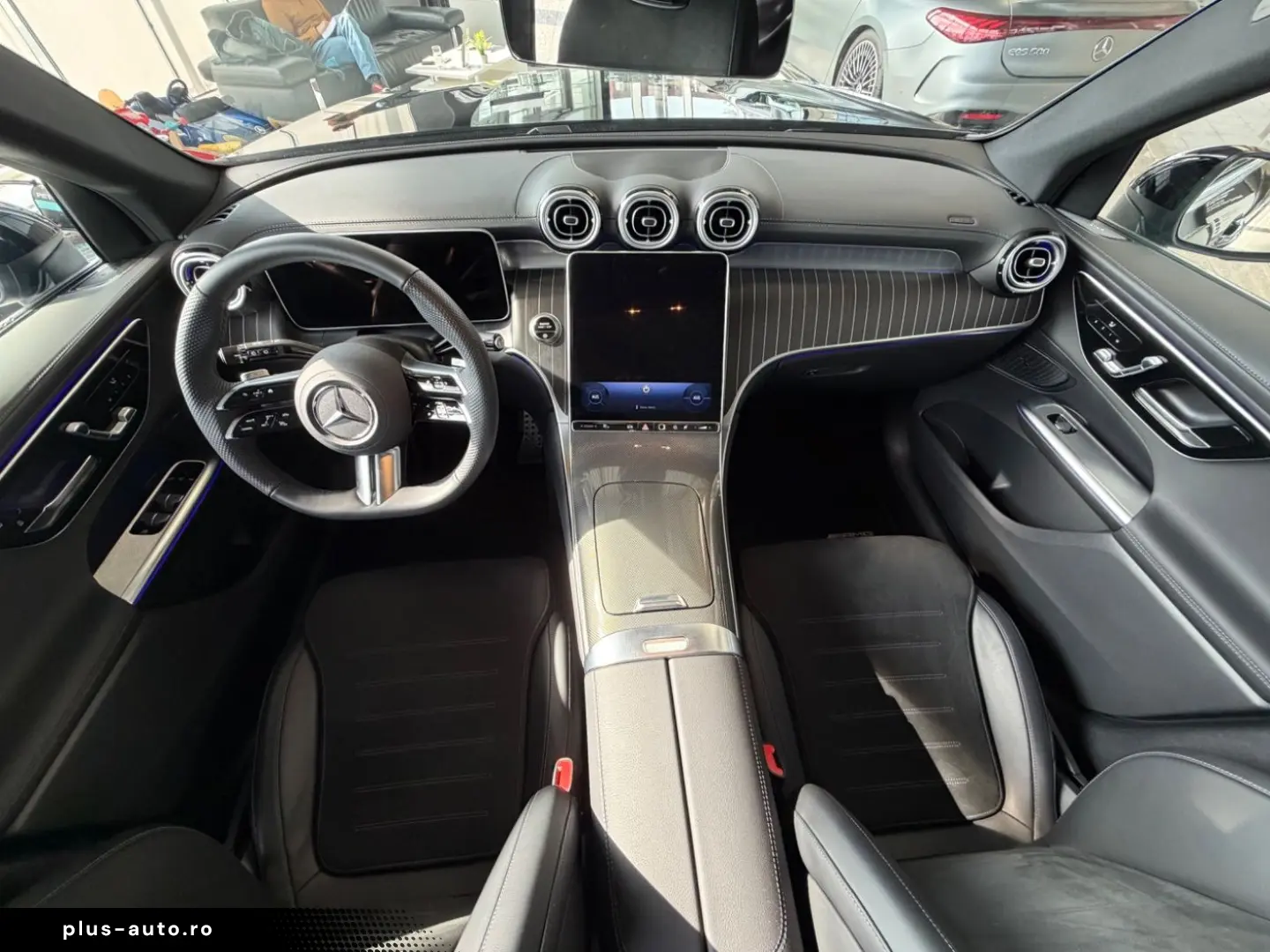 MERCEDES-BENZ GLC 200 4Matic AMG Premium Pano AHK KeylessGO