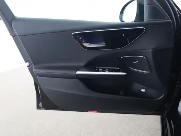 MERCEDES-BENZ C 180 T Avantgarde AHK Distr. Kamera LED