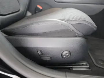 MERCEDES-BENZ C 180 T Avantgarde AHK Distr. Kamera LED