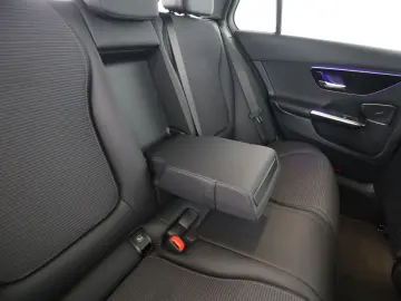 MERCEDES-BENZ C 180 T Avantgarde AHK Distr. Kamera LED
