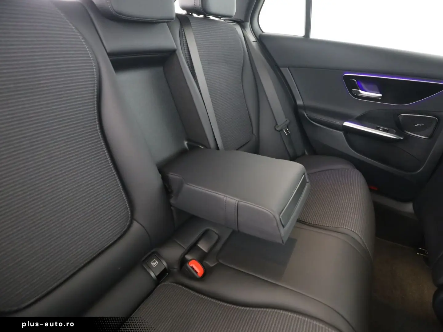 MERCEDES-BENZ C 180 T Avantgarde AHK Distr. Kamera LED
