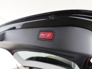 MERCEDES-BENZ C 180 T Avantgarde AHK Distr. Kamera LED