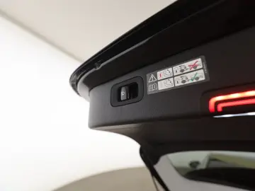 MERCEDES-BENZ C 180 T Avantgarde AHK Distr. Kamera LED