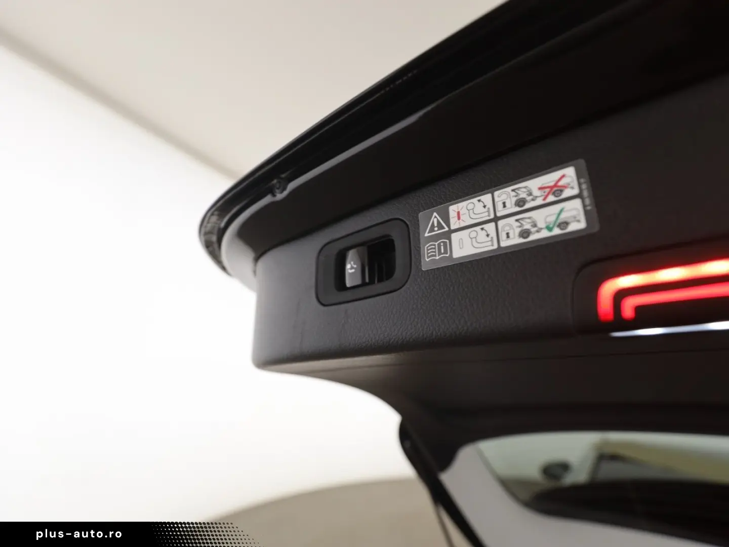 MERCEDES-BENZ C 180 T Avantgarde AHK Distr. Kamera LED