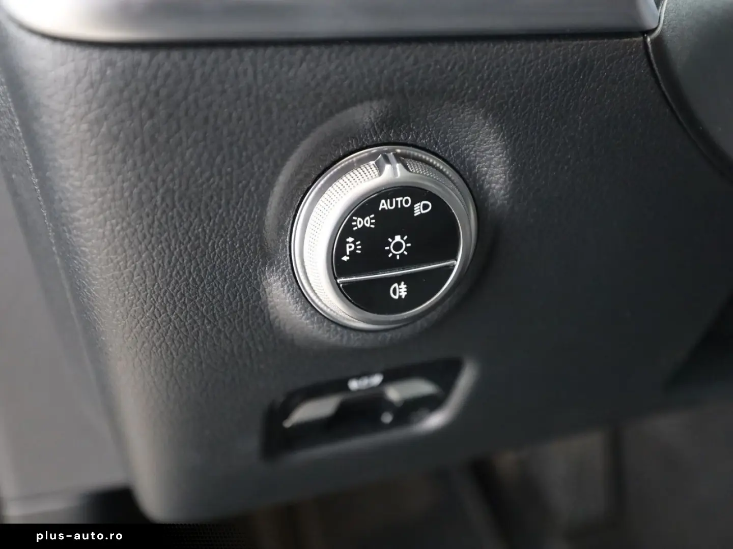 MERCEDES-BENZ C 180 T Avantgarde AHK Distr. Kamera LED