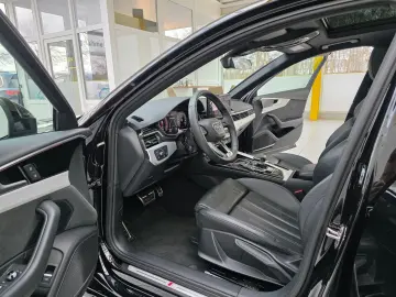 AUDI A4 Avant 40 TFSI quattro S Line