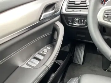 BMW X4 xDr20d M Sport Pano AHK Laser H K HUD Stop Go