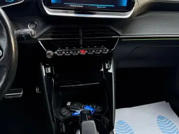 Peugeot 2008 PureTech 130 EAT8 GT Pack