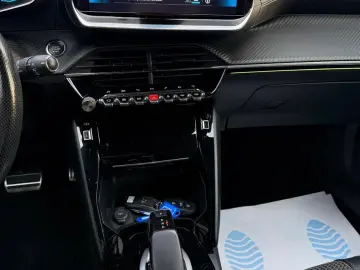 Peugeot 2008 PureTech 130 EAT8 GT Pack