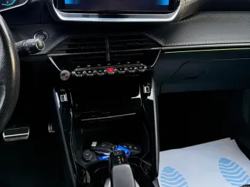 Peugeot 2008 PureTech 130 EAT8 GT Pack