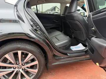 Lexus Seria ES 300h Executive Line