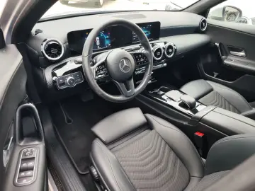 Mercedes-Benz A-180