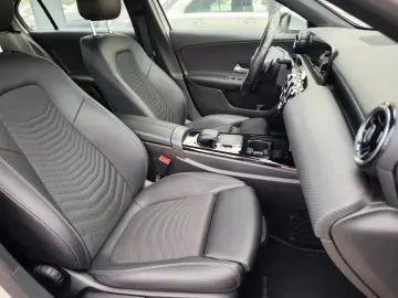 Mercedes-Benz A-180