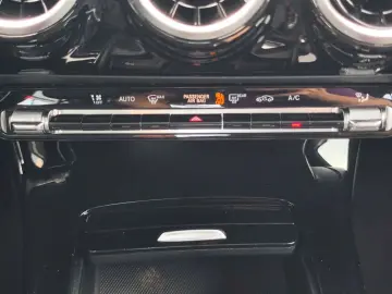 Mercedes-Benz A-180