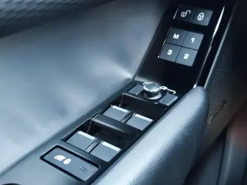 Land-Rover Range-Rover-Velar