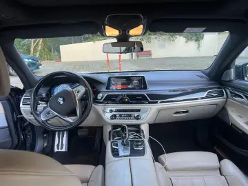 BMW 750i G11