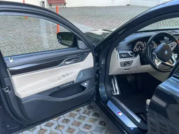BMW 750i G11