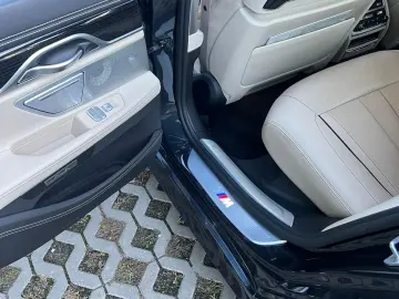 BMW 750i G11