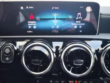 Mercedes-Benz A-180