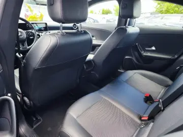Mercedes-Benz Cla-180
