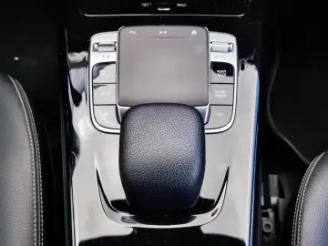 Mercedes-Benz Cla-180