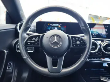 Mercedes-Benz Cla-180