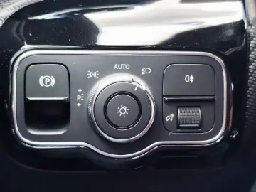 Mercedes-Benz Cla-180