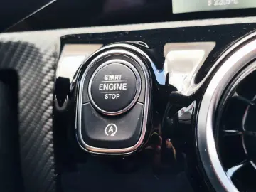 Mercedes-Benz Cla-180