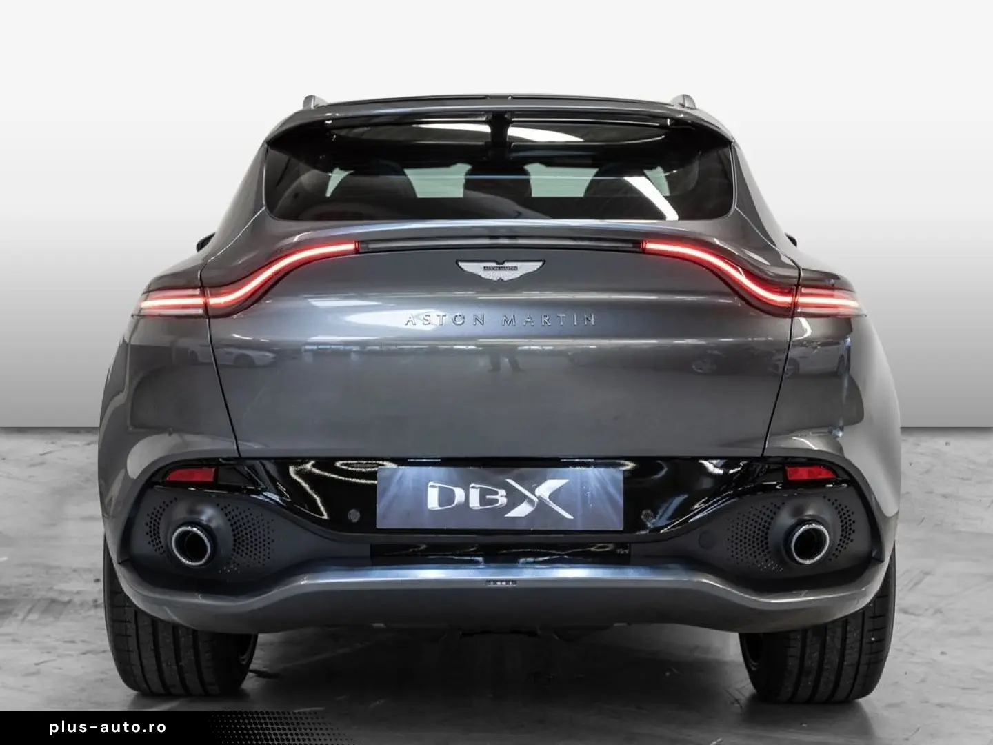 ASTON MARTIN DBX Magnetic Silver Onyx Black