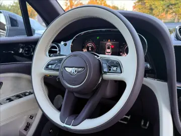 BENTLEY Bentayga 4.0 V8 EWB Azure 4WD Autom.  NAIM