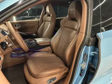 ASTON MARTIN DBX707 4.0 V8