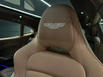 ASTON MARTIN DBX707 4.0 V8