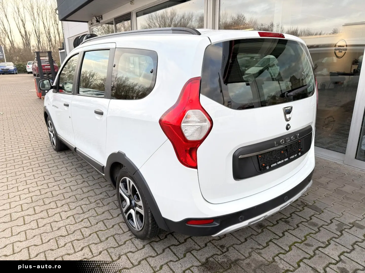 DACIA Lodgy Stepway   7-SITZER NAVI SITZH KAMERA CARPL