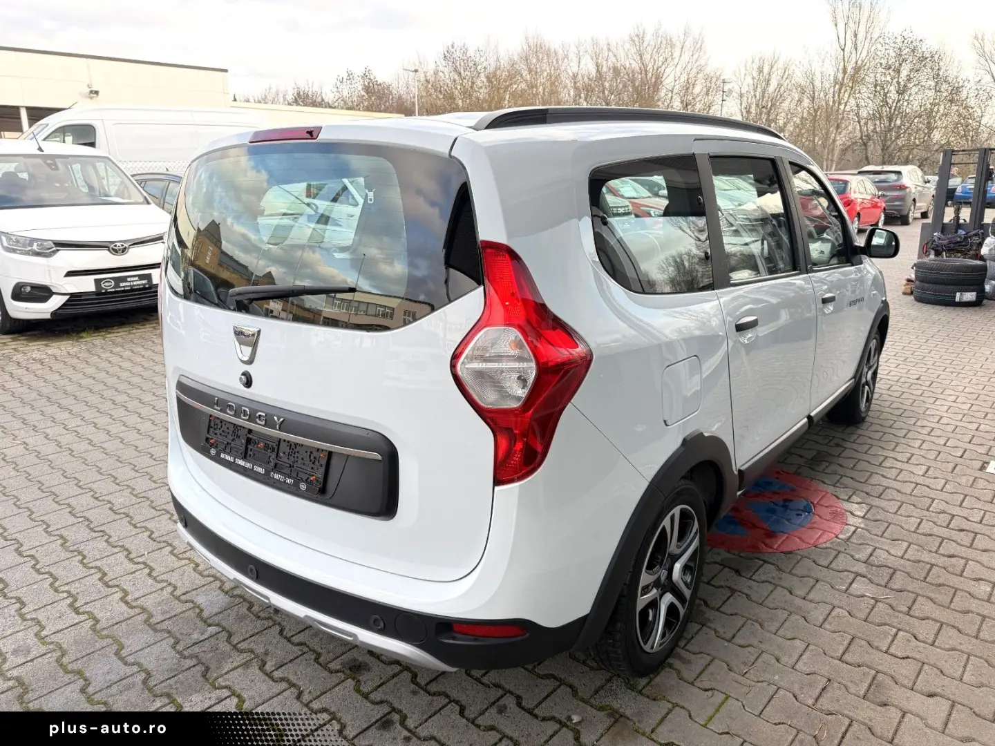 DACIA Lodgy Stepway   7-SITZER NAVI SITZH KAMERA CARPL