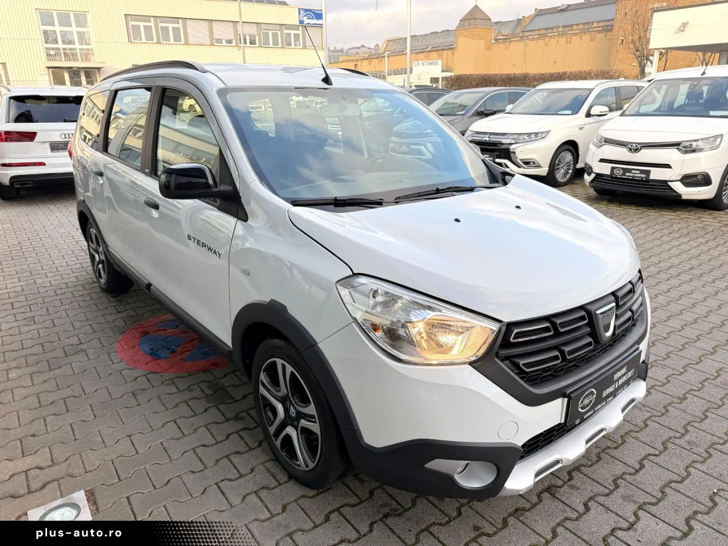 DACIA Lodgy Stepway   7-SITZER NAVI SITZH KAMERA CARPL