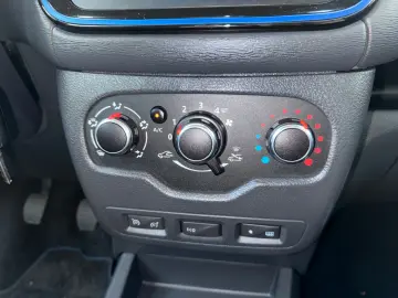 DACIA Lodgy Stepway   7-SITZER NAVI SITZH KAMERA CARPL