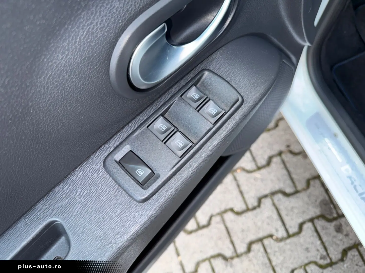 DACIA Lodgy Stepway   7-SITZER NAVI SITZH KAMERA CARPL