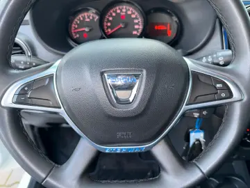 DACIA Lodgy Stepway   7-SITZER NAVI SITZH KAMERA CARPL