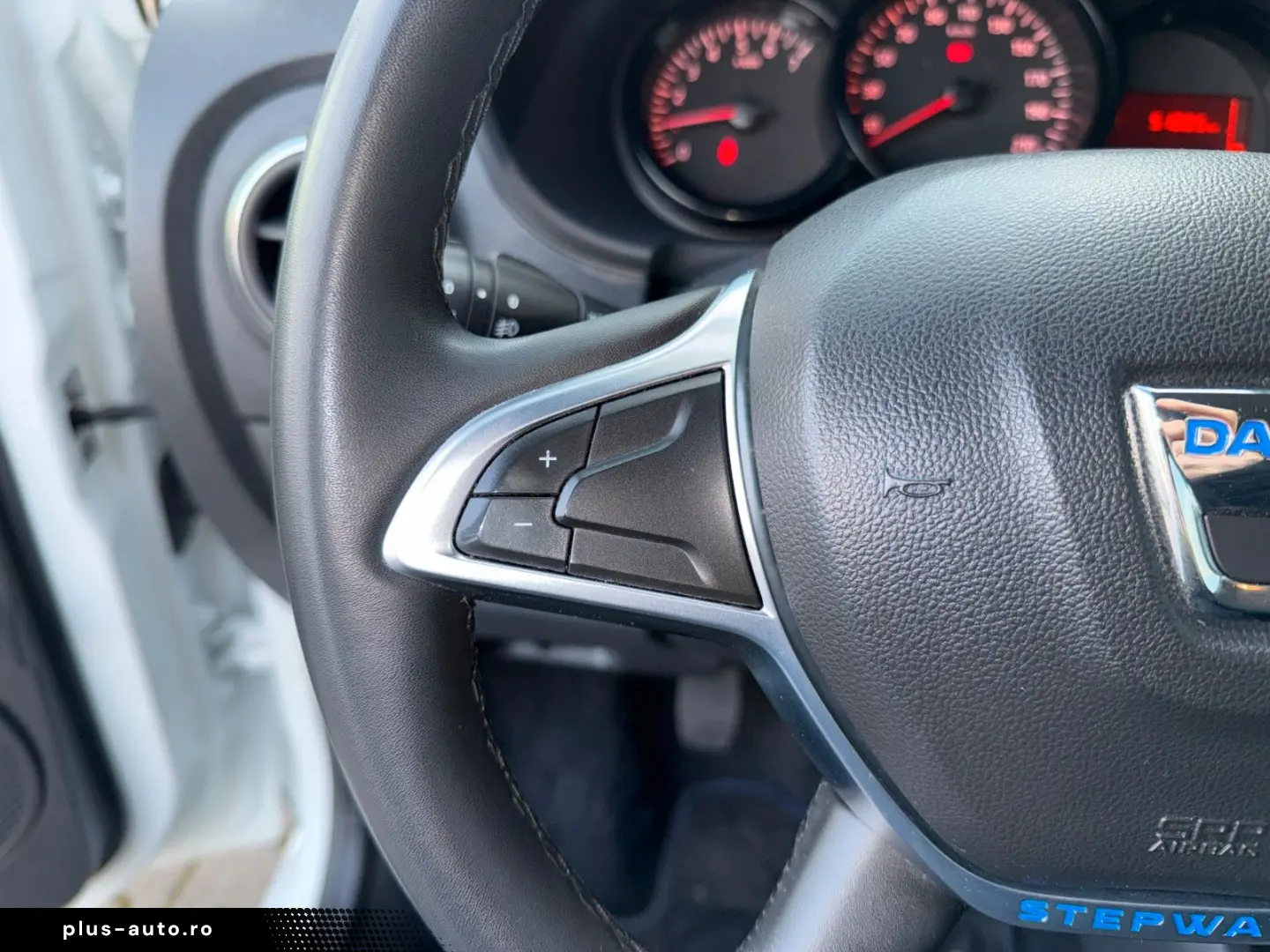 DACIA Lodgy Stepway   7-SITZER NAVI SITZH KAMERA CARPL