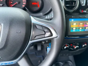 DACIA Lodgy Stepway   7-SITZER NAVI SITZH KAMERA CARPL