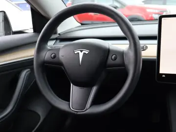 TESLA Model 3 Std Range Plus 55kWh 2022   Automatik