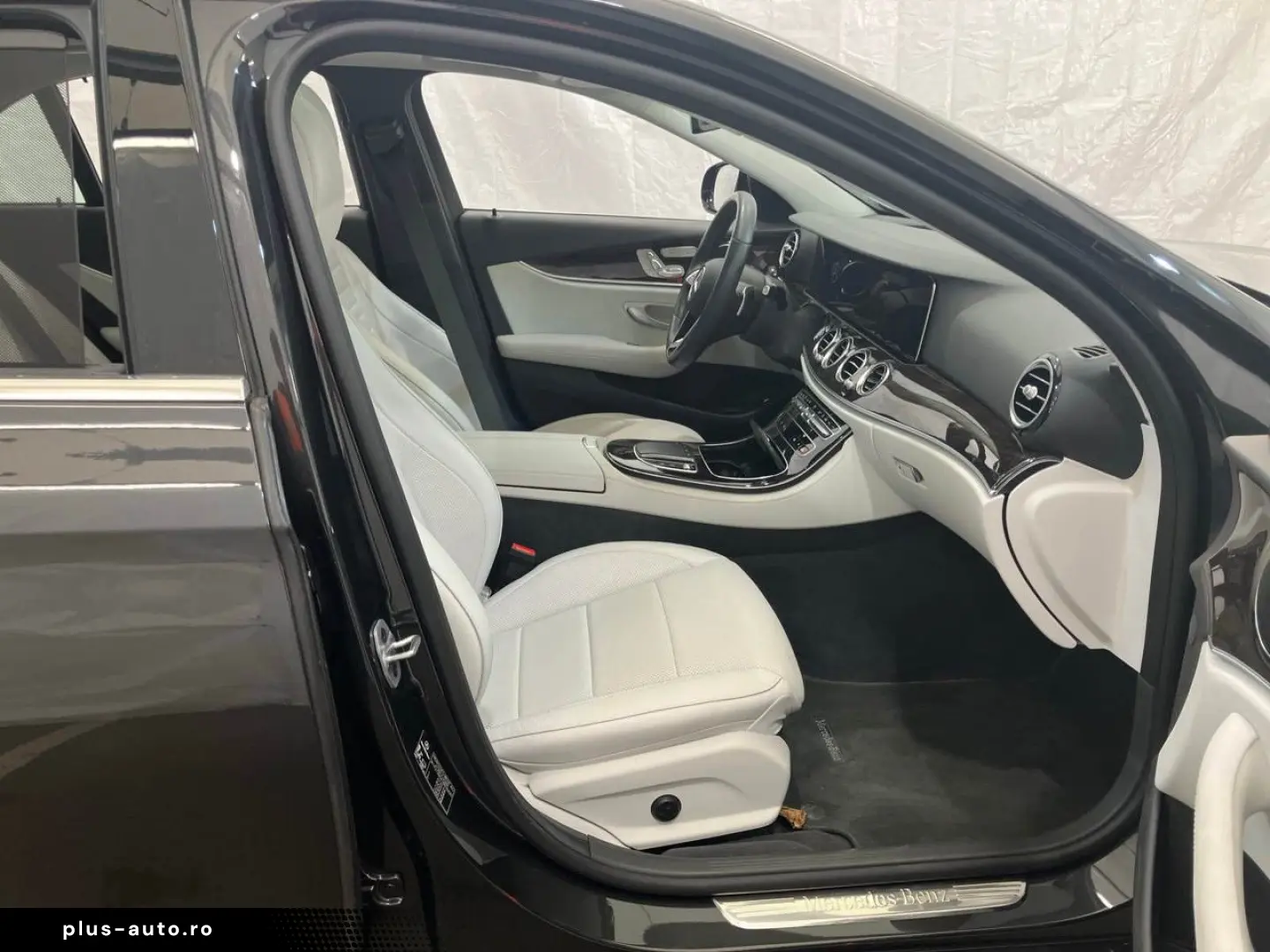 MERCEDES-BENZ E 300 e AMG  ALLRAD Pano 360 HUD Memor&hellip;